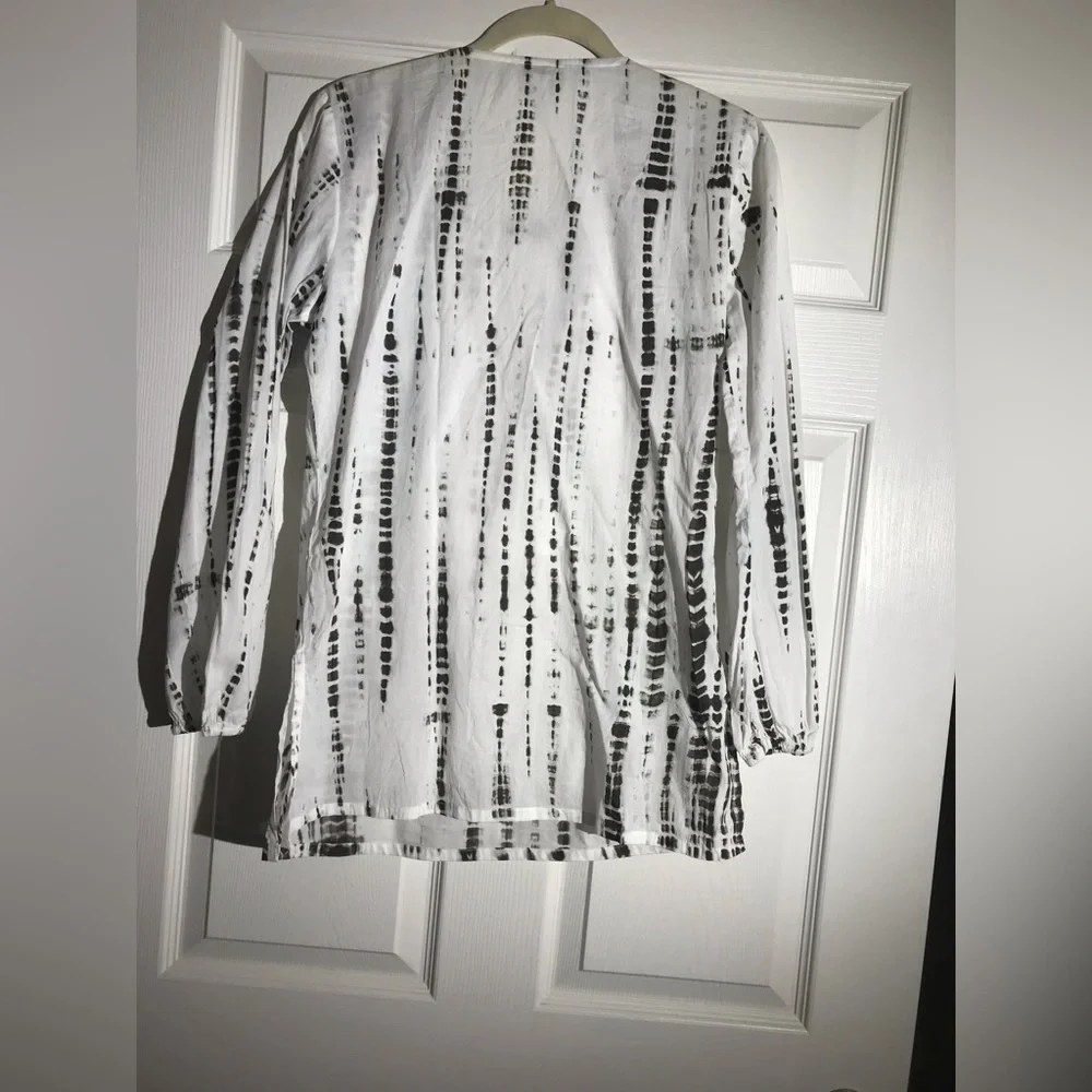 Boston Proper Tie Dye Embroidery Beads Tunic Blouse 
Small
White and Gray - Picture 6 of 11